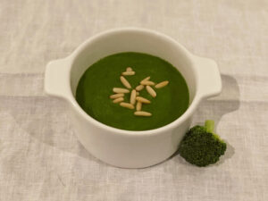 Brokkolisuppe med spinat og potet